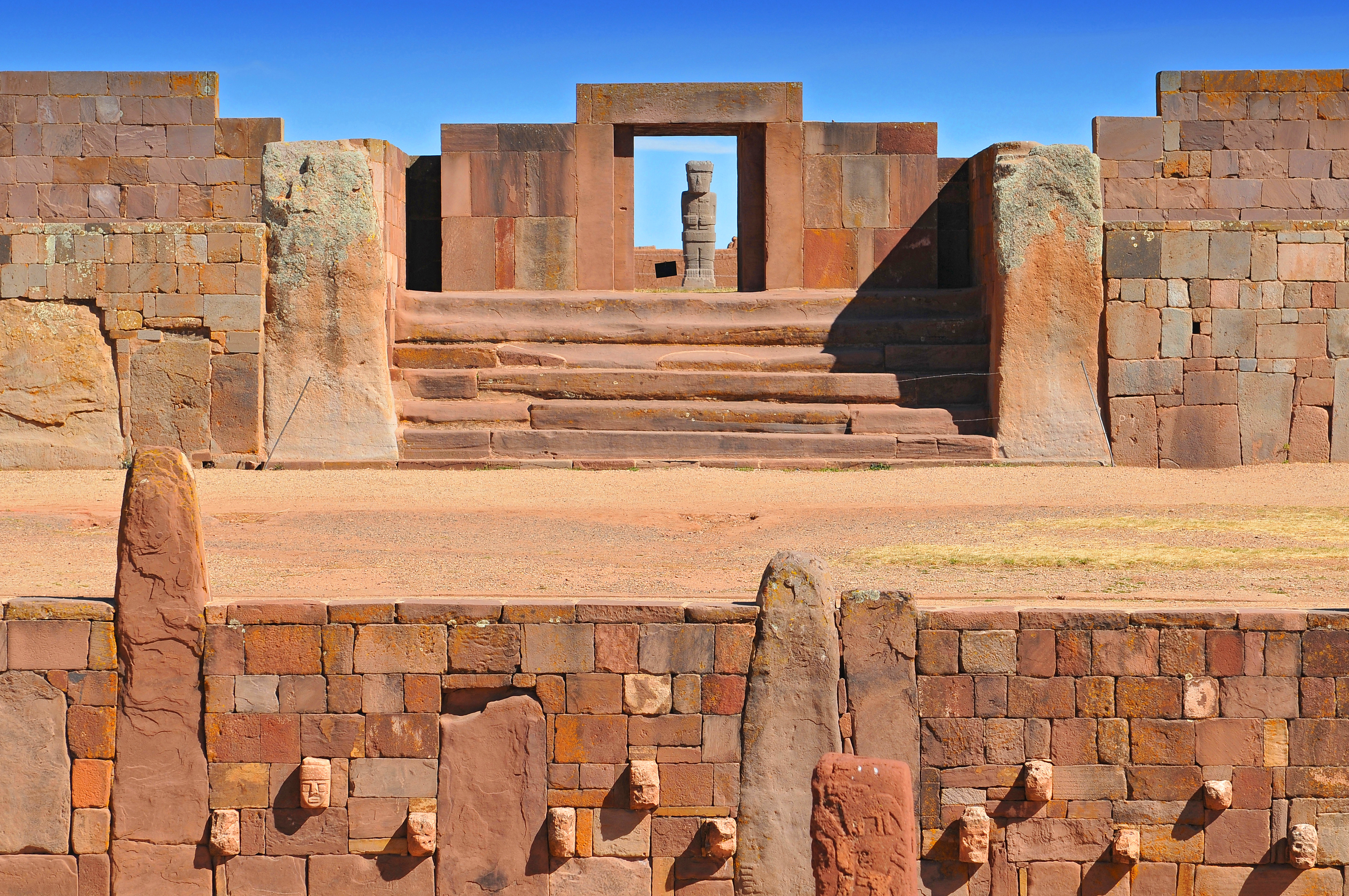 BOL_Tiwanaku_shutterstock_584750893