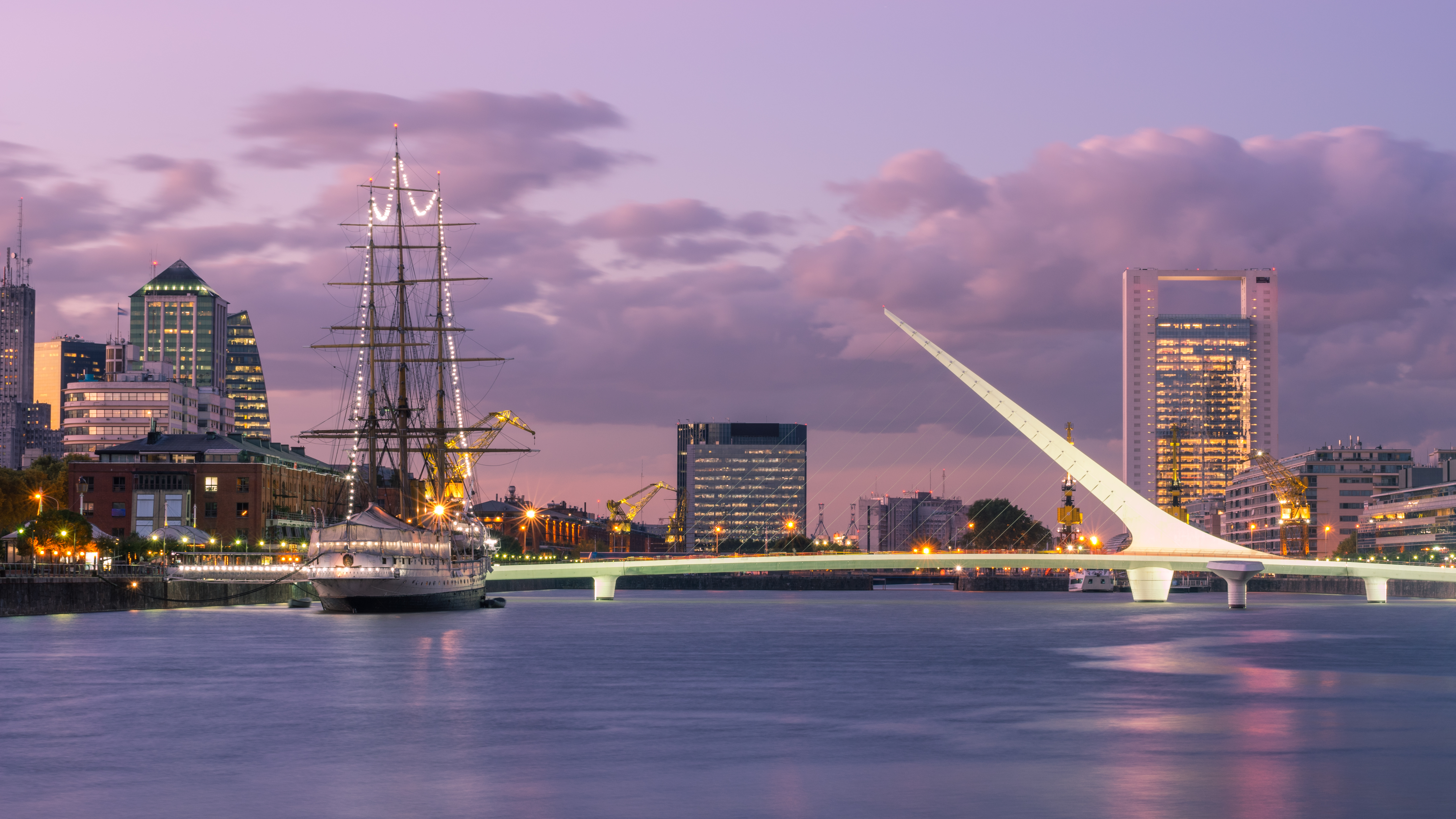 ARG_BuenosAires_Puerto Madero_Shutterstock_183652595