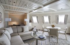 Lounge on the Silver Cloud Ship
