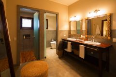 ARG_Ibera Wetlands_Puerto Valle_Bathroom – Casco Family room – Hotel Puerto Valle – Argentina12