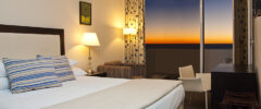 Guest room with king bed and sunset view in Hotel Peninsula Valdez
