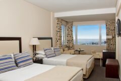 Guest room with ocean view and two beds in Hotel Peninsula Valdez