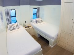 Cabin with two twin beds