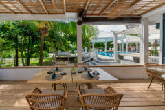 Honduras_Barefoot Cay_Dining copy