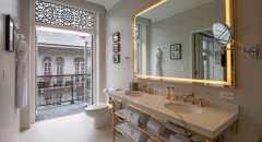 PAN_LaCompanía_Bathroom