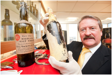 Richard Paterson with one of Shackletons original bottles Richard Paterson with one of Shackletons original bottles