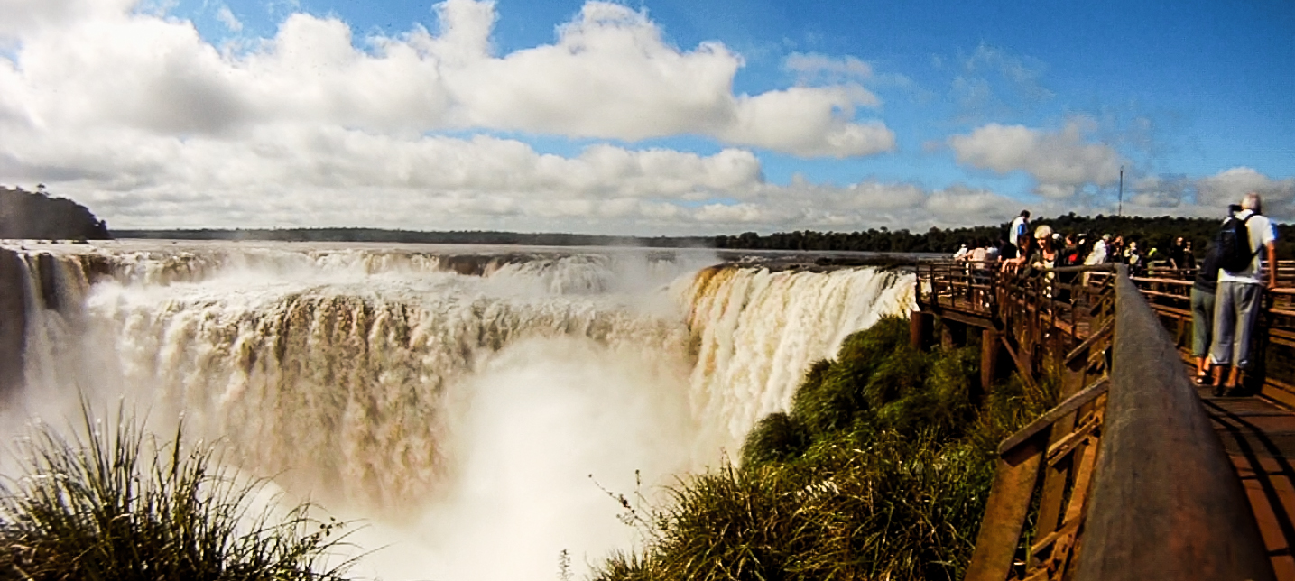 ARG_Iguazu Falls_WalkwaysAtIguazu_AlbaFP_Free