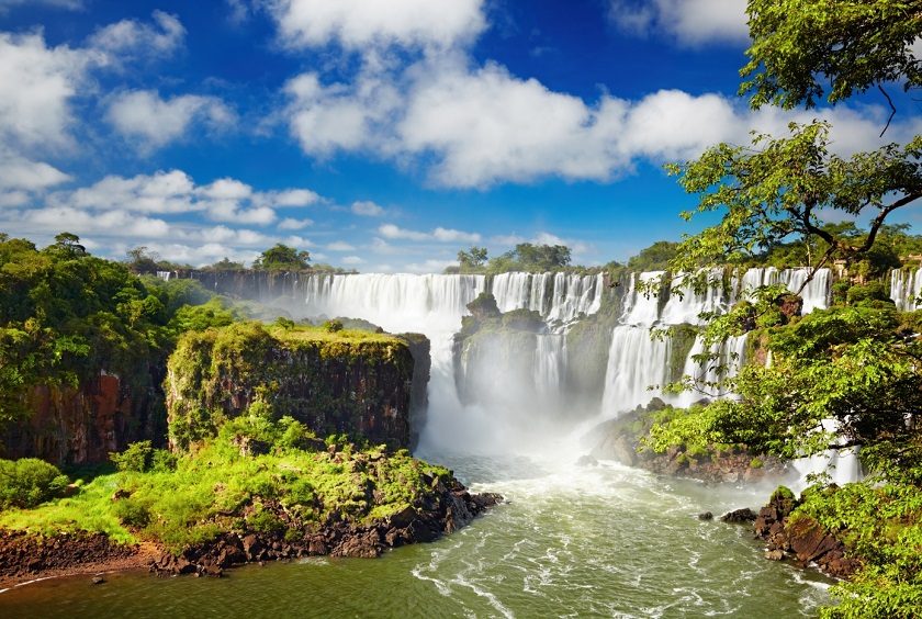 Argentina_IguassuFallsArea_ShutterStock