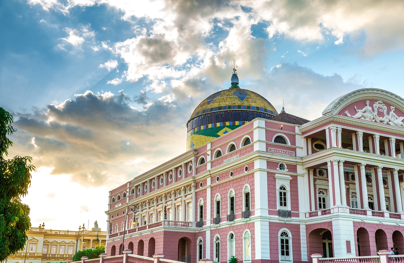 BRA_Manaus_Opera_shutterstock_315330563