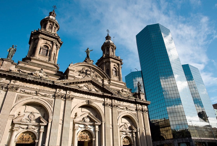 Chile_Santiagoandthevineyards_Santiago_iStock