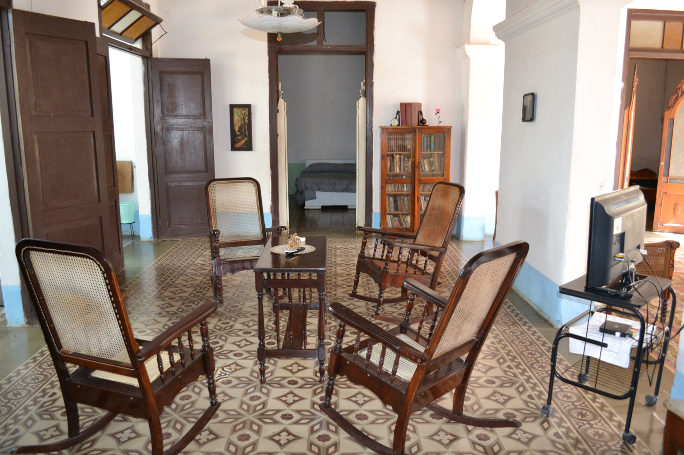 CUB_AndresYChabelaHomestay_Trinidad_EW_free