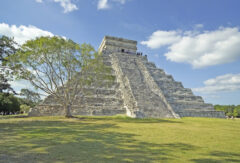 MEX_ChichenItza_iStock000000708566_freewithcredit