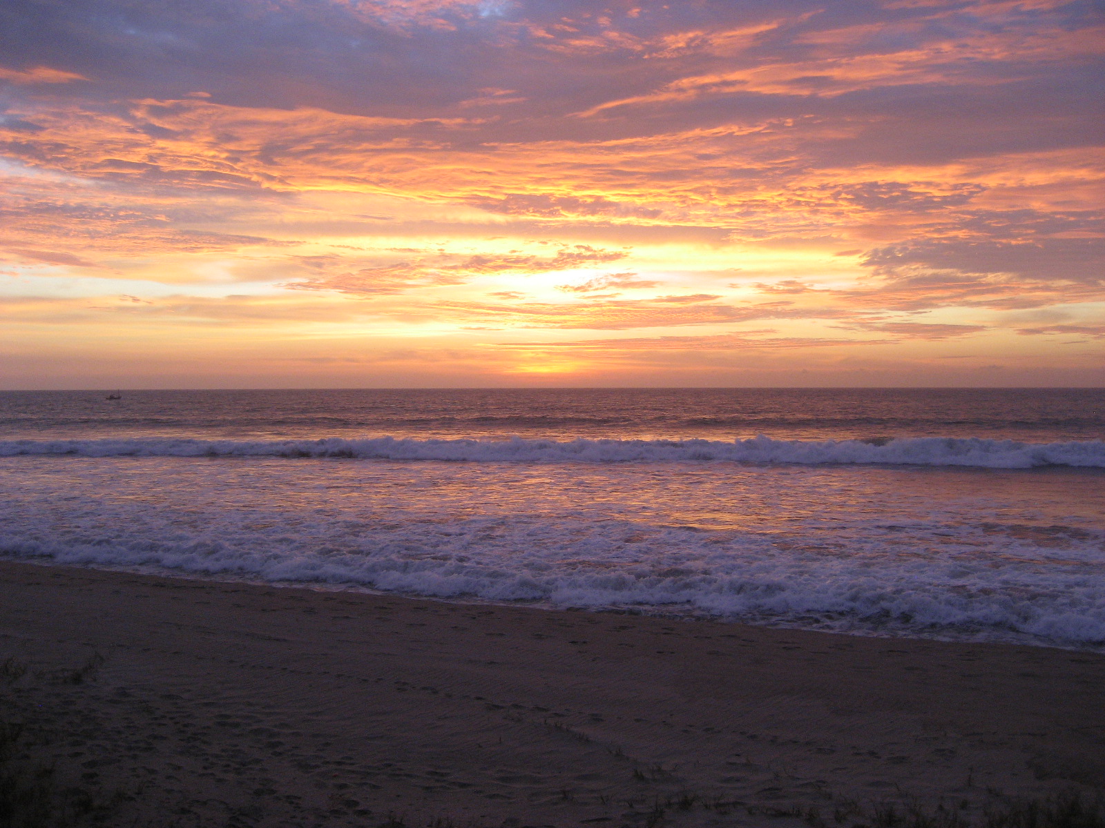 PER_Mancora_SurfsUpInMancora_By Laura Holt_IM_Free (2)