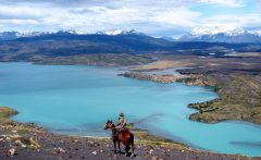 Chi_TorresDelPaine_LagoToro_HorseRiding