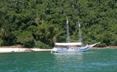 bra16-schooner-free-picinguaba