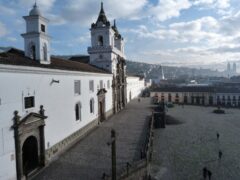 ecu27-walking-tour-of-colonial-quito-dn-free