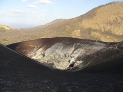 nic08-climb-an-active-volcano-free-rafe