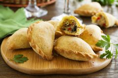 ARG_empanada_shutterstock209572513_freewithcredit